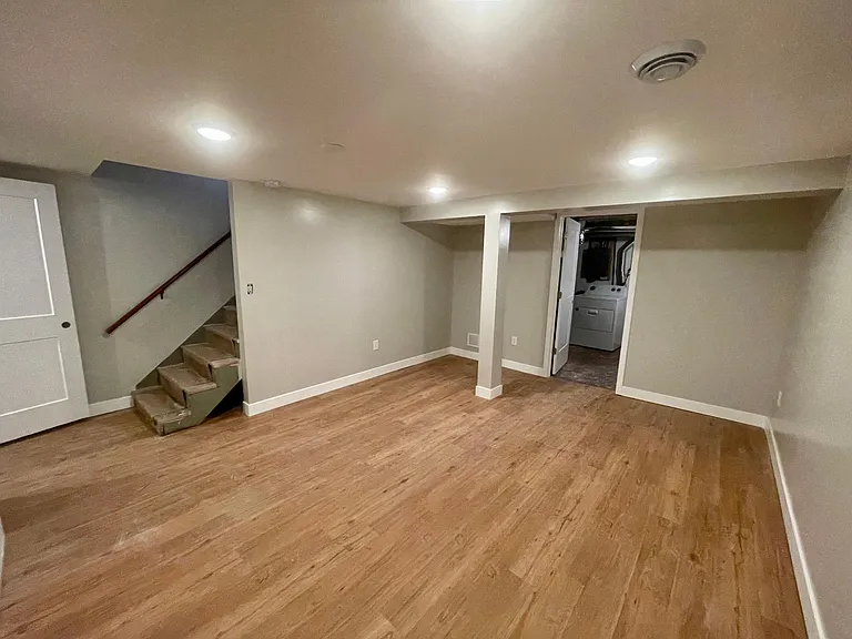 1933 Arthur St NE — Photo 11