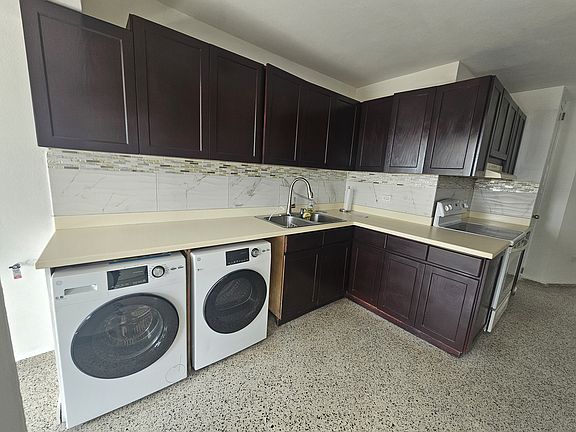 3rd image of 256 Calle Rosario #7
