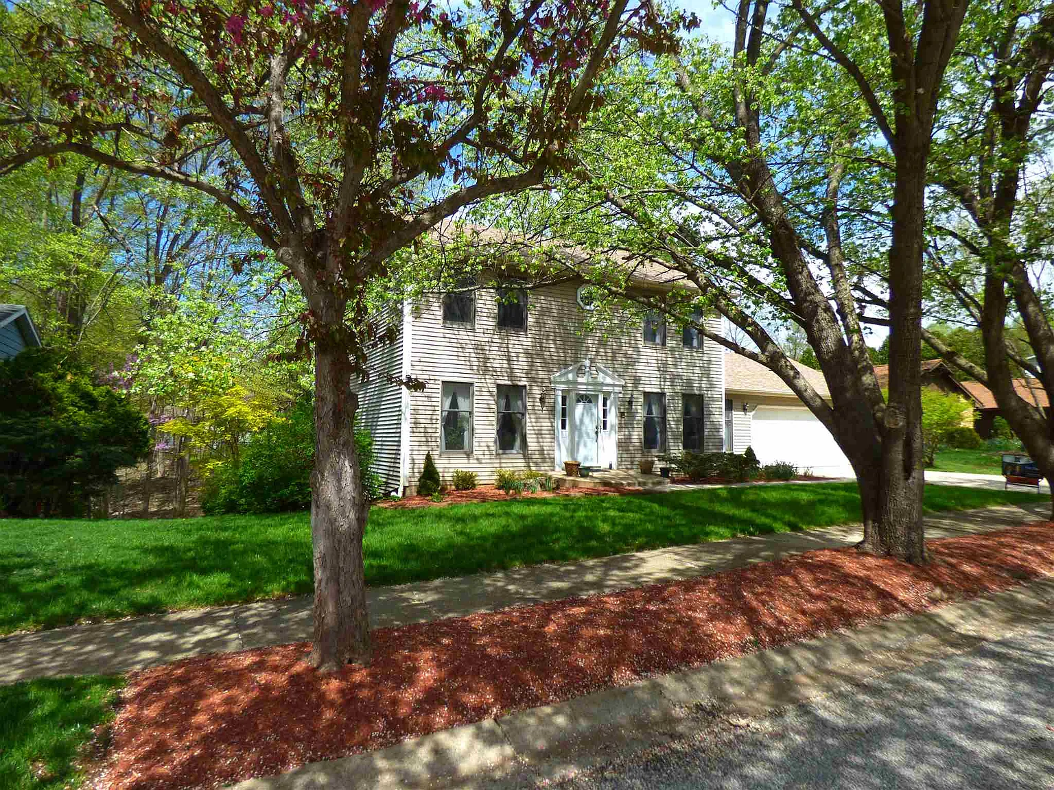 2016 S Grovesnor Pl photo 1