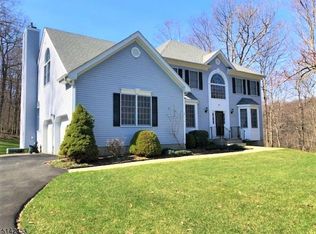 20 Whispering Woods Dr, Flanders, NJ 07836