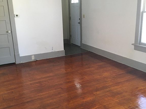 4th image of 1323 Metropolitan Ave