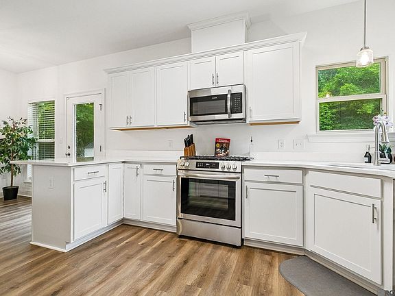 2nd image of 10332 Cloudland Dr
