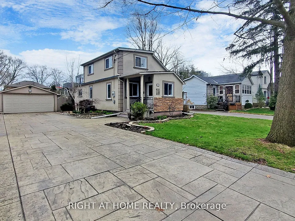 68 Eaglewood Blvd E