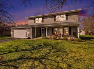 49 Edgemont Dr, Howell, MI 48855