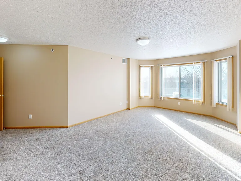 Dakota Park Apartments — Photo 21