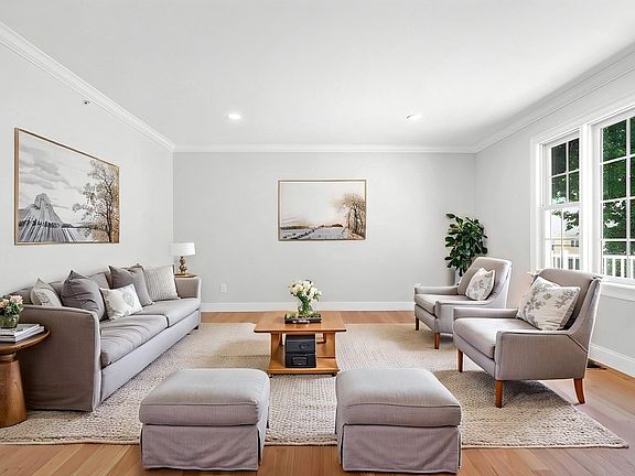 5th image of 861 Washington St #2