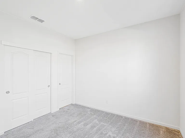 Jr Suite (with closet and en-suite)