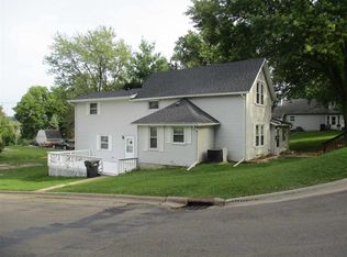 3131 Roosevelt St, Clinton, IA 52732
