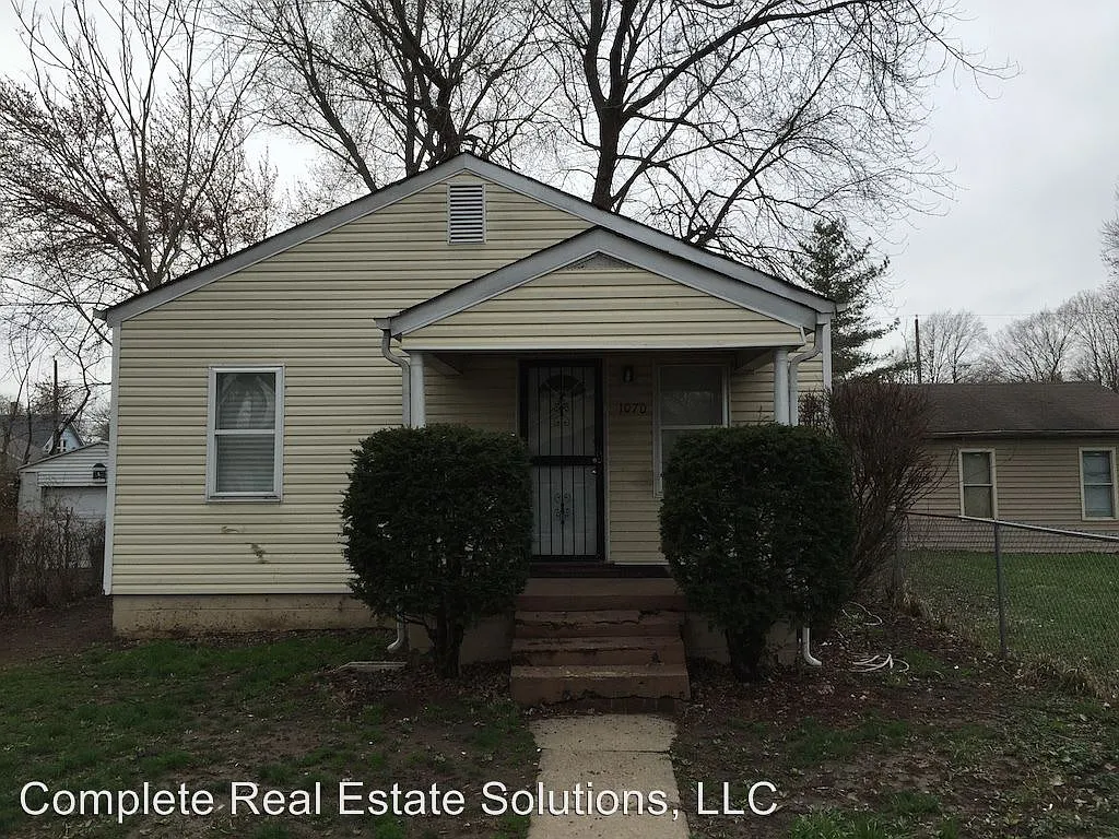 1070 N Alton Ave photo 1