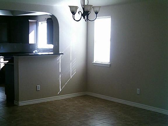 5th image of 4204 Camelot Heights Dr