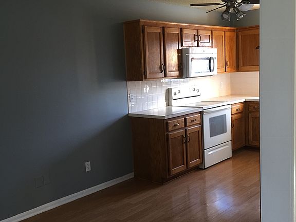 3rd image of 15905 Oakland Ave