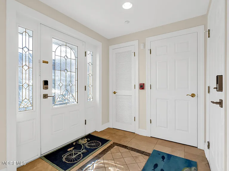 21 Blaine Ave #11 — Photo 7