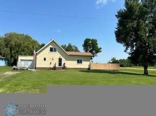 102 2nd St, Grandin, ND 58038