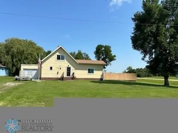 102 2nd St, Grandin, ND 58038