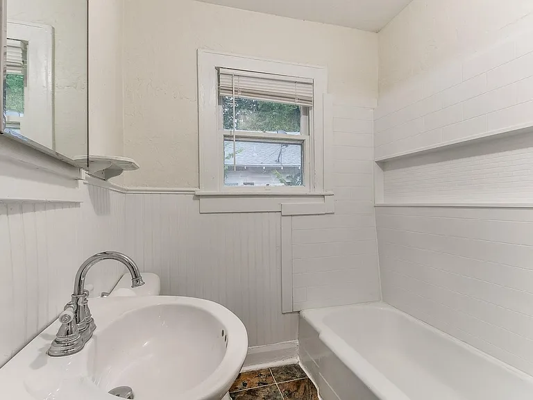 625 W Dewey St — Photo 9
