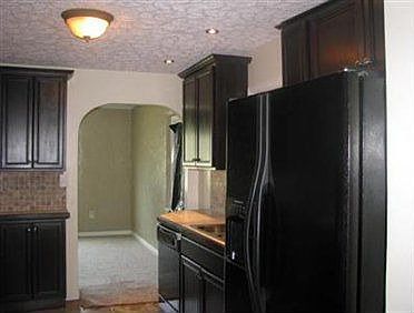 3rd image of 187 Bell Ave
