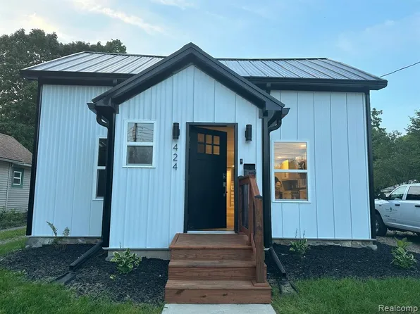 424 W Henry St, Charlotte, MI 48813