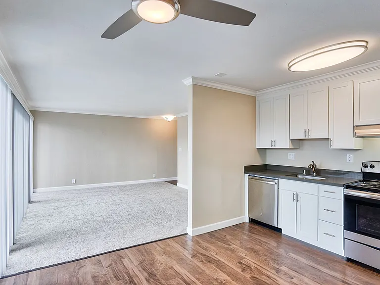 Cypress Pointe — Photo 37