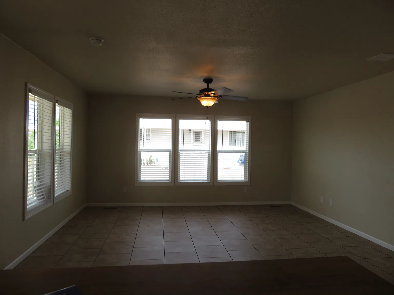 3 bed, 2.0 bath, 1393 sqft, $2,030 — Photo 3