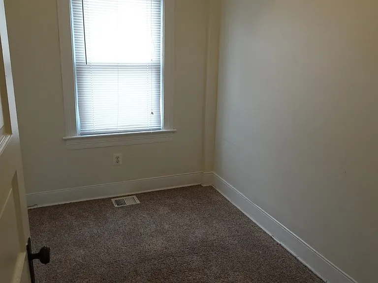1165 Abbey Pl NE — Photo 10
