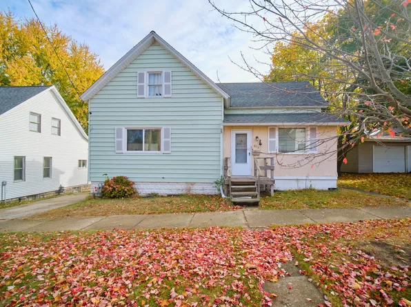 819 Kosciusko St, Manistee, MI 49660