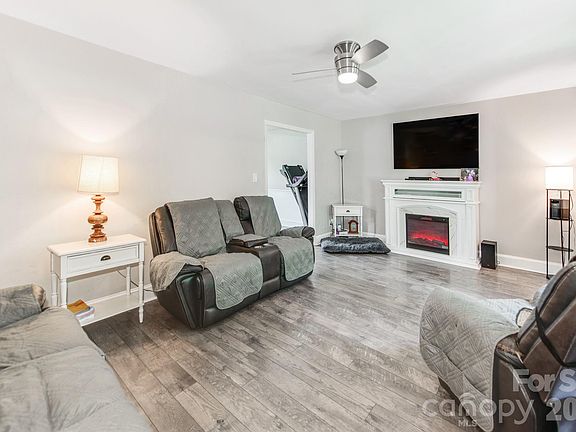 3rd image of 1741 Lexington Pl NW