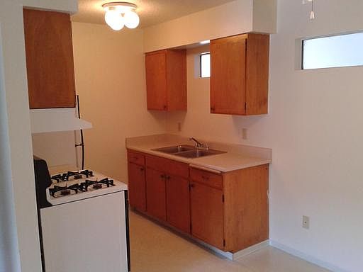 2nd image of 1665 Siskiyou Blvd APT 210