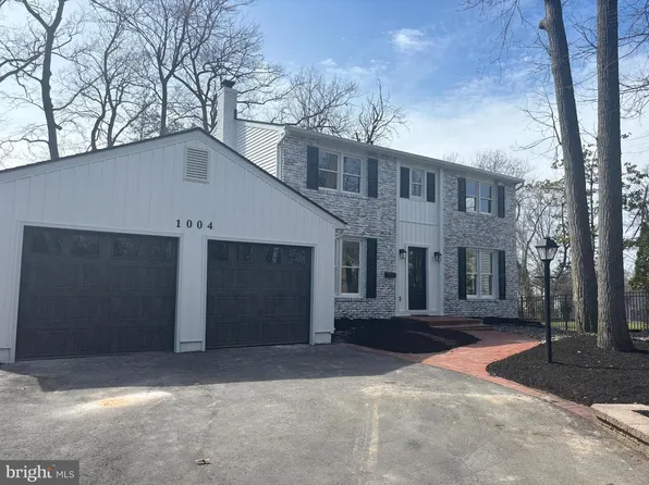 1004 Swallow Dr, Cherry Hill, NJ 08003