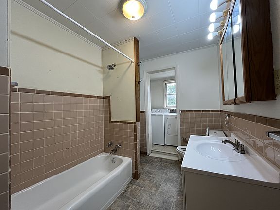 5th image of 2801 Canby St #2