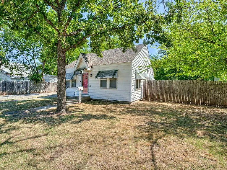 917 Fay Ave — Photo 2