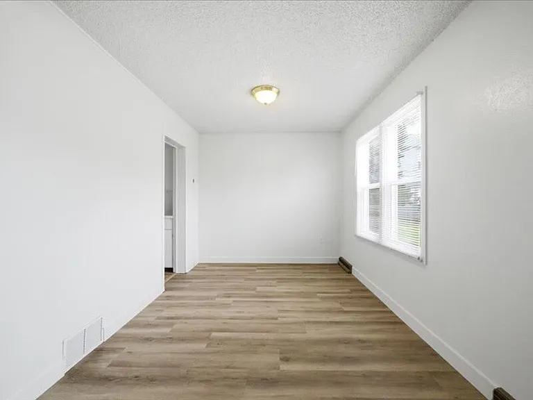 1347 Thayer Dr — Photo 12