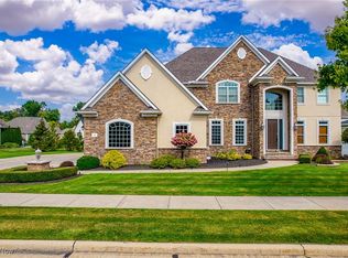 343 Glasgow Dr, Highland Heights, OH