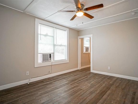 4th image of 326 W Sears St #201