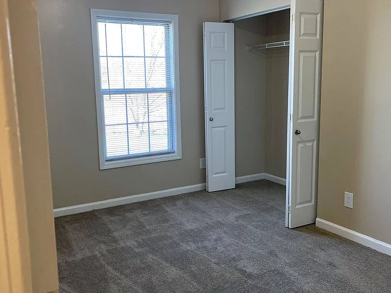 Fox Brook Apartments — Photo 32