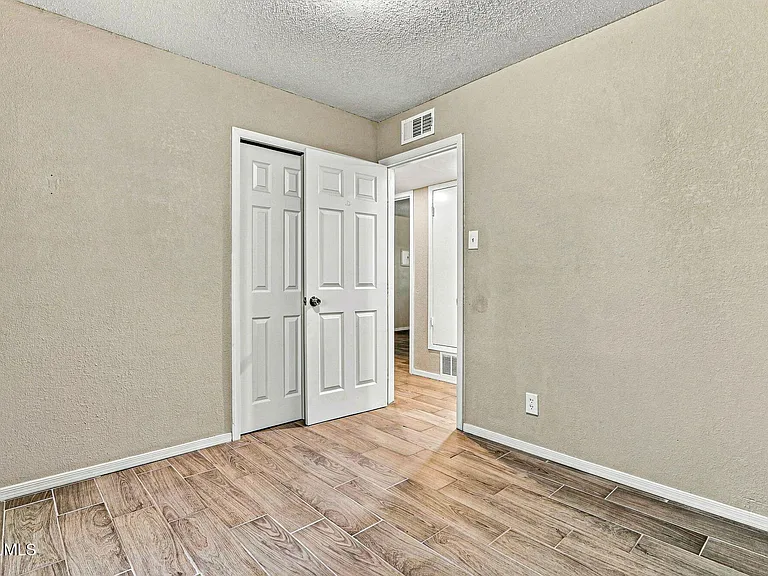 11524 Meadowbrook Dr — Photo 20