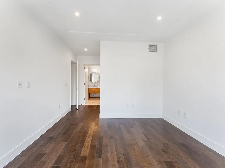 386 9th St #Townhouse J — Photo 14
