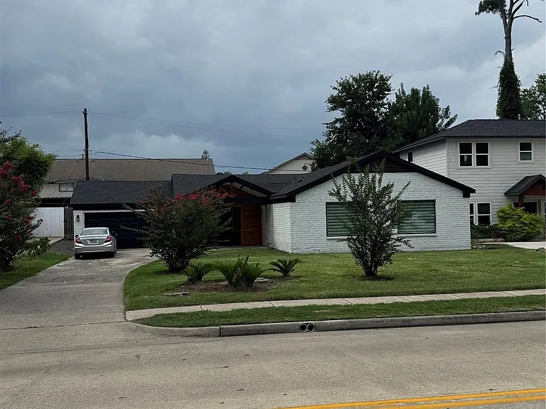 10042 Westview Dr — Photo 1