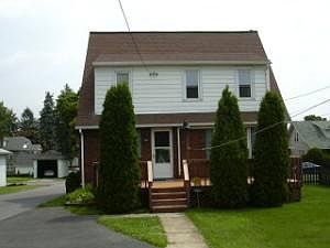 2nd image of 17 Summit St