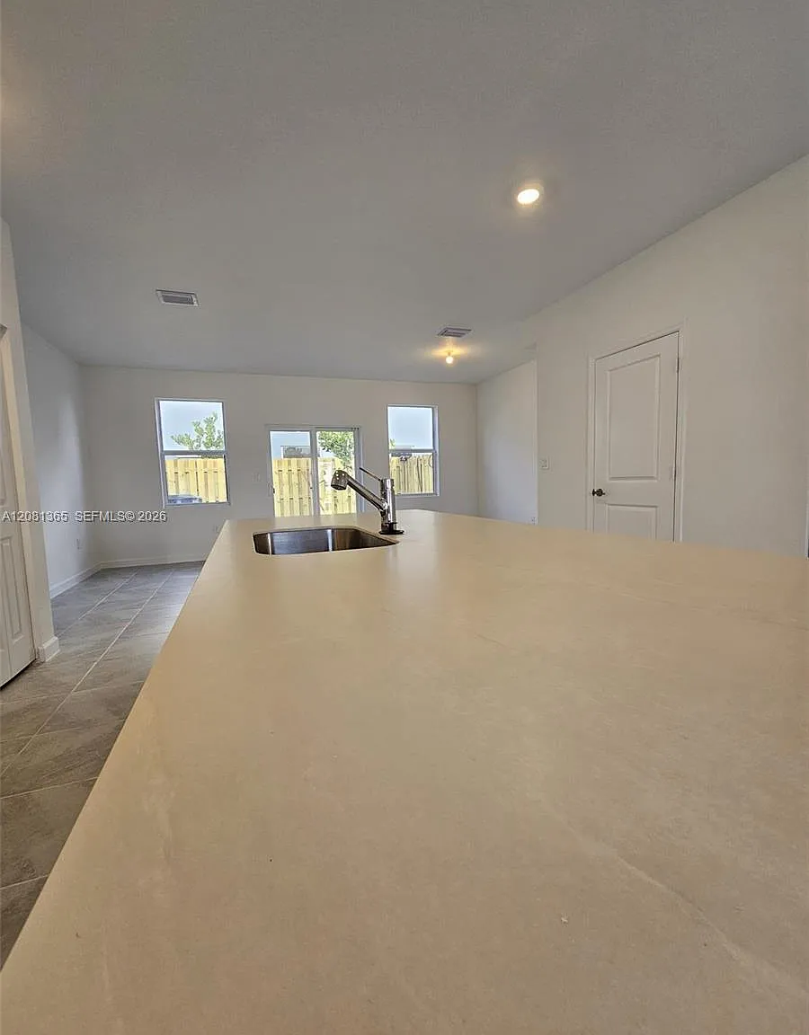 3 bed, 2.5 bath, $2,650 — Photo 2