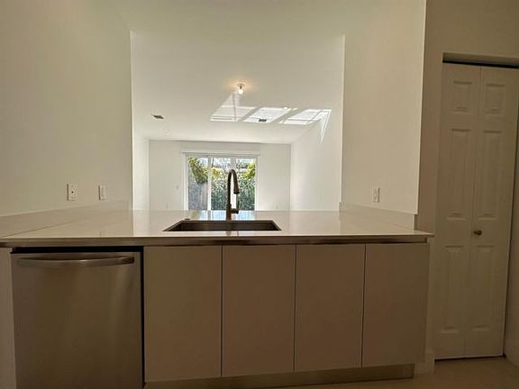 2nd image of 815 17th Ave #2