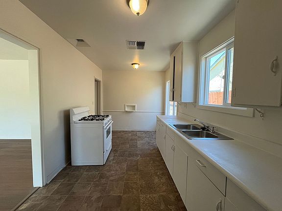 4th image of 8961 Woodale Ave
