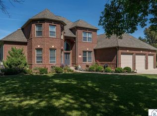 127 Red Oak Ct, Mankato, MN 56001