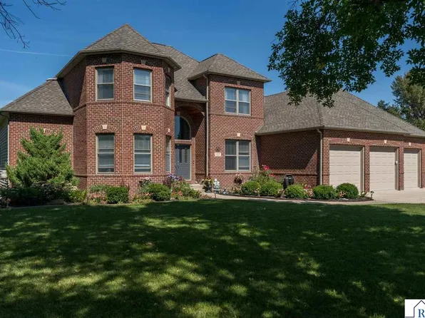 127 Red Oak Ct, Mankato, MN 56001