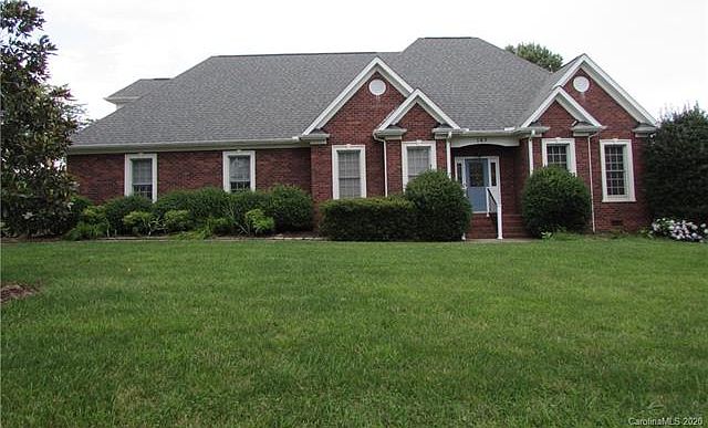1st image of 163 Turnberry Ln