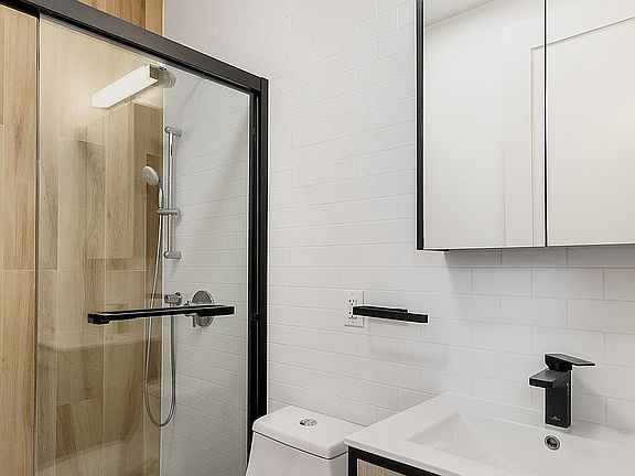 5th image of 395 Kosciuszko St #2F