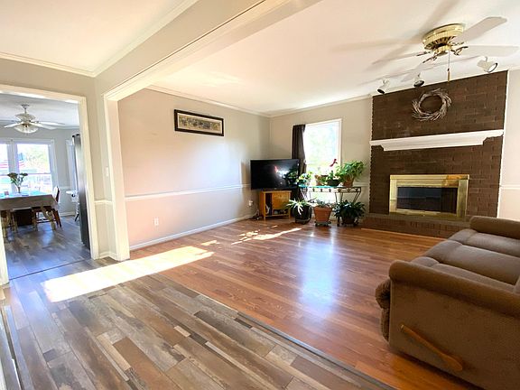 3rd image of 411 Holly Dr