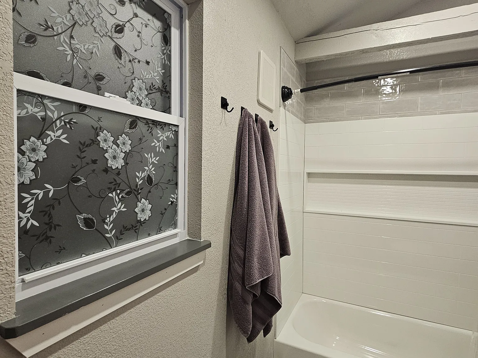 2 bed, 1.5 bath, 1440 sqft, $2,500 — Photo 2