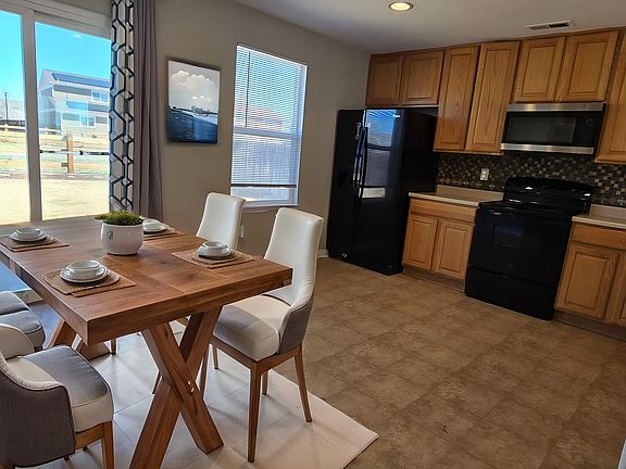 2nd image of 832 Sunrise Dr