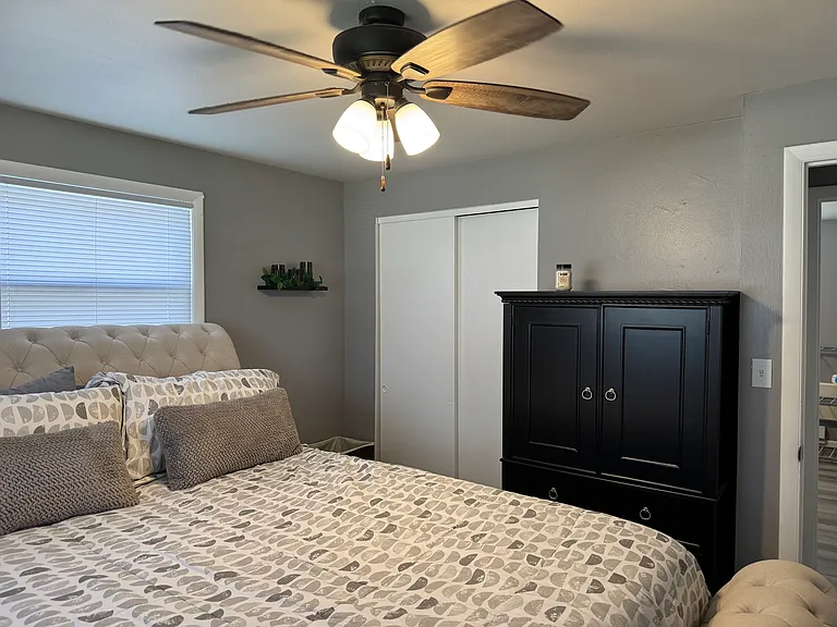 1230 Vance Ave — Photo 7