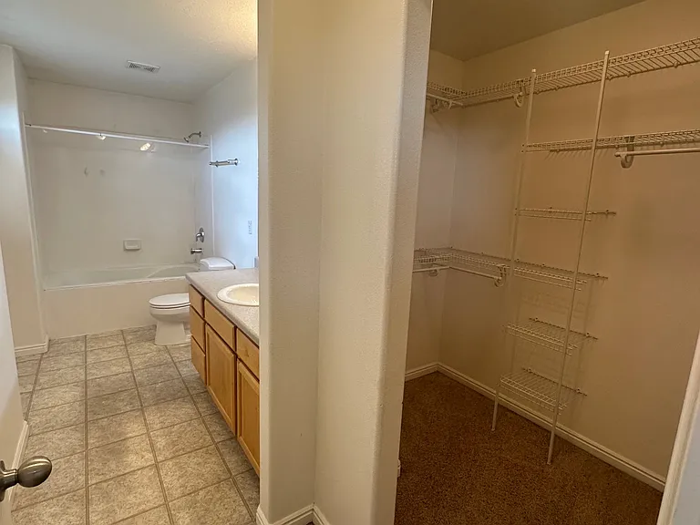 10446 N Morgan Blvd — Photo 7